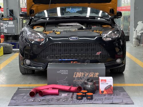 mais recente caso da empresa sobre 2014 Ford Focus ST 2.0T atualiza kit de admissão atômica de fibra de carbono EDDYSTAR